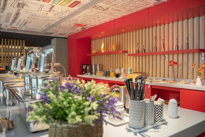 Ibis Luoyang Baolong Square Hotel