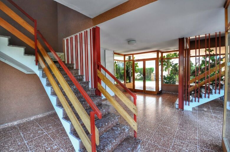 Big Apartment Caprabo