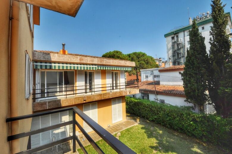 Big Apartment Caprabo
