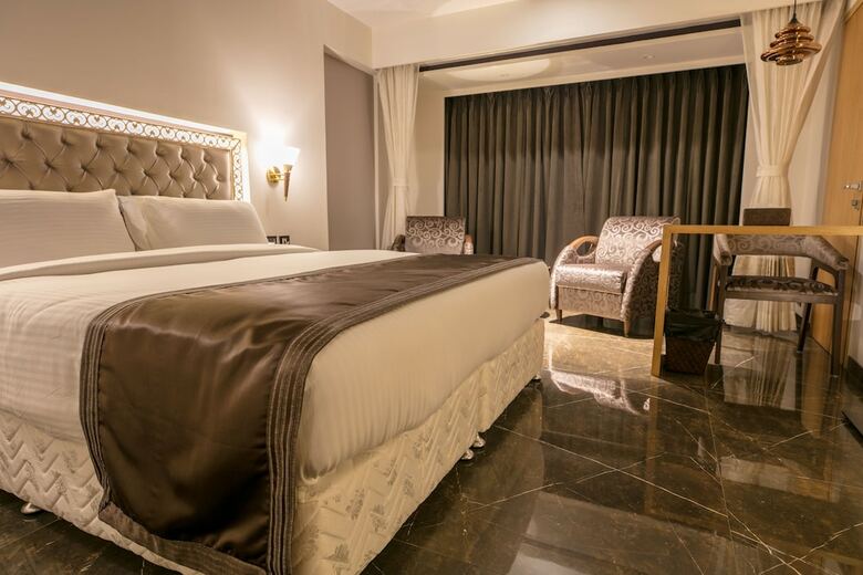 Hotel Peninsula Red Pine