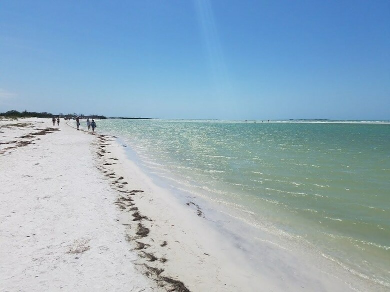 Hotel Island Inn Beach Resort