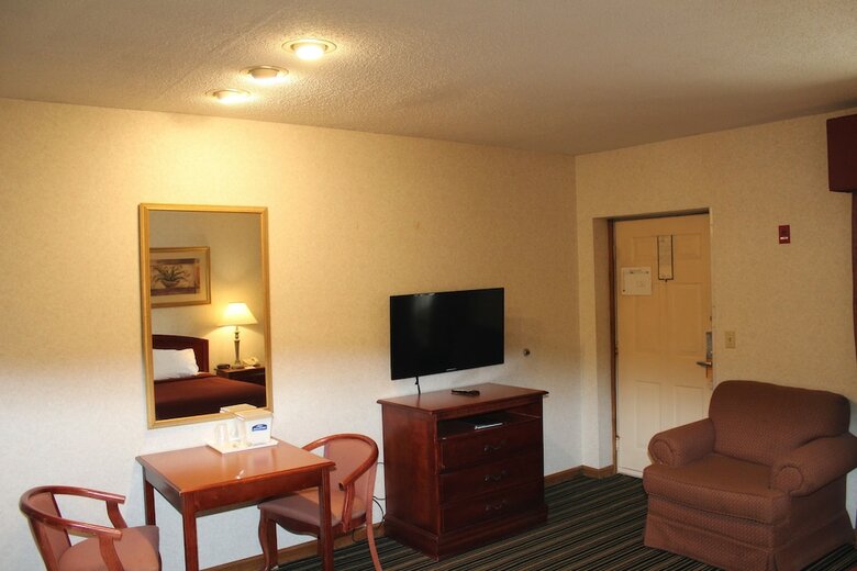 Motel Howard Johnson By Wyndham Lenox