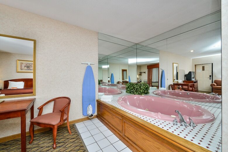 Motel Howard Johnson By Wyndham Lenox