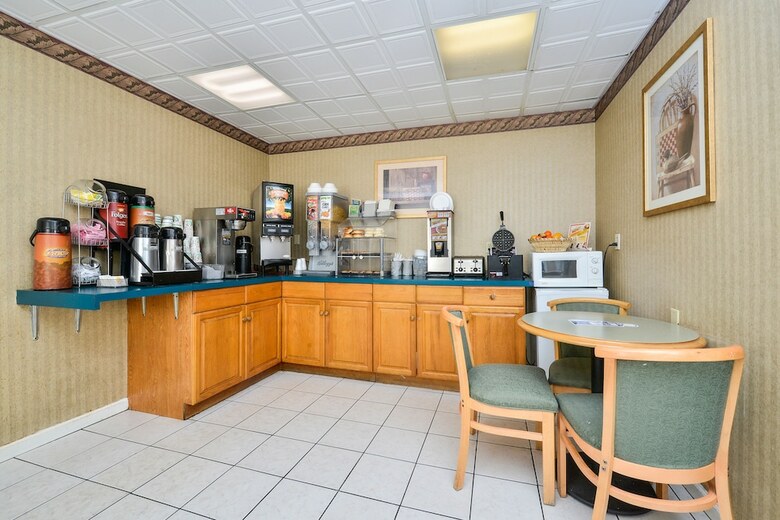 Motel Howard Johnson By Wyndham Lenox