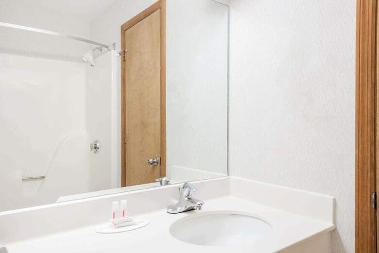 Motel Howard Johnson By Wyndham Lenox