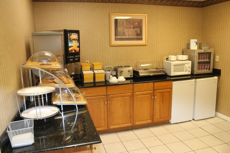 Motel Howard Johnson By Wyndham Lenox