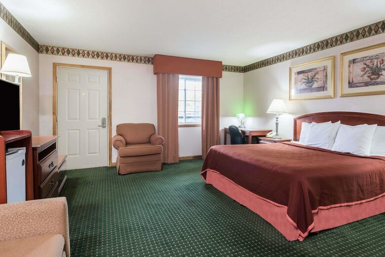 Motel Howard Johnson By Wyndham Lenox