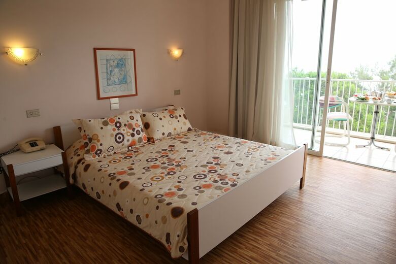 Merry Land Hotel
