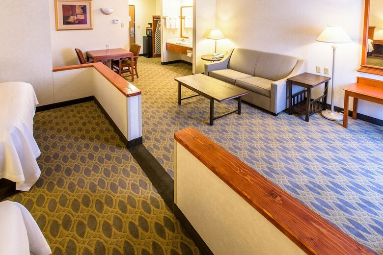 Hotel Quality Inn & Suites University