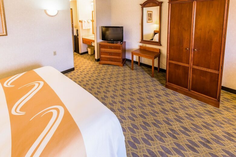 Hotel Quality Inn & Suites University