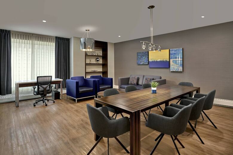 Delta Hotels By Marriott Edmonton Centre Suites