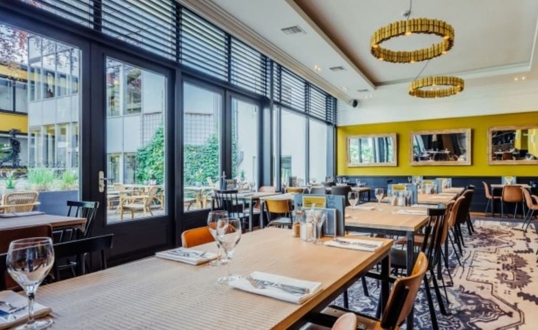 Post-plaza Hotel & Grand Caf�