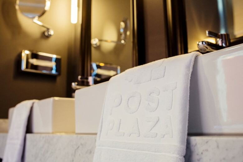 Post-plaza Hotel & Grand Caf�