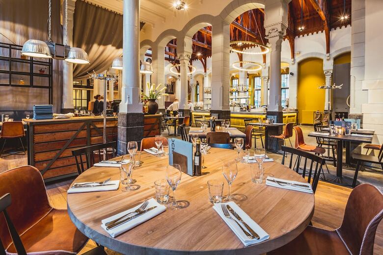 Post-plaza Hotel & Grand Caf�