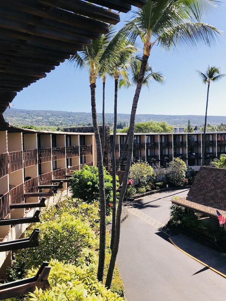 Uncle Billy's Kona Bay Hotel