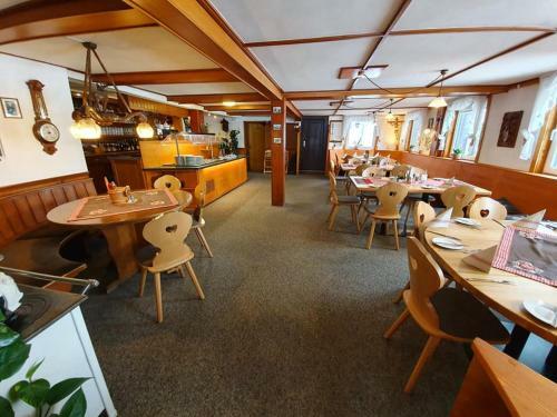 Hostal Gasthaus Zum Hirschen