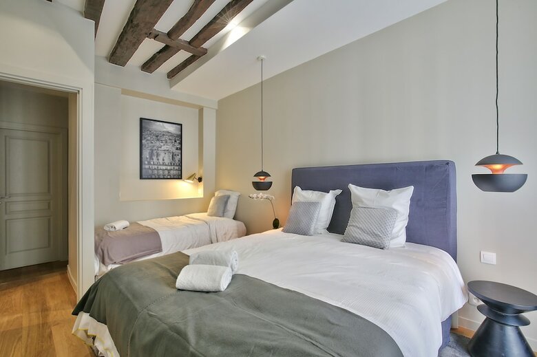 Apartamento 70 - Authentic Parisian Flat