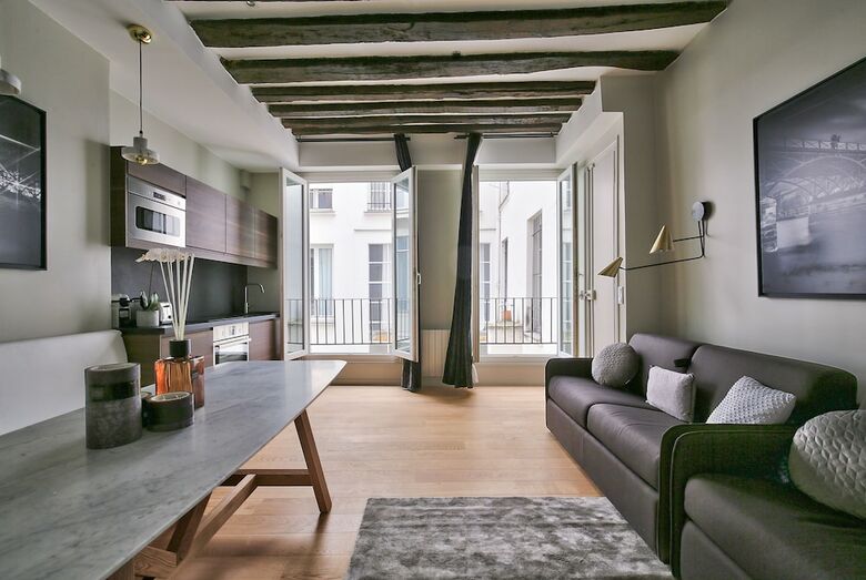 Apartamento 70 - Authentic Parisian Flat