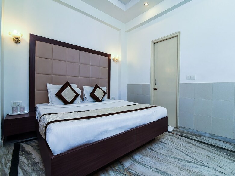 Hotel Oyo 16359 Optimum Sheela Inn