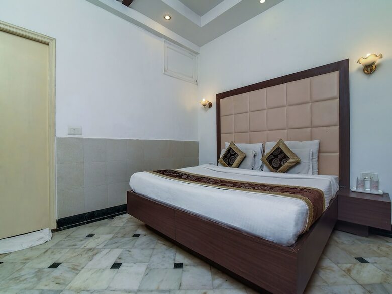 Hotel Oyo 16359 Optimum Sheela Inn