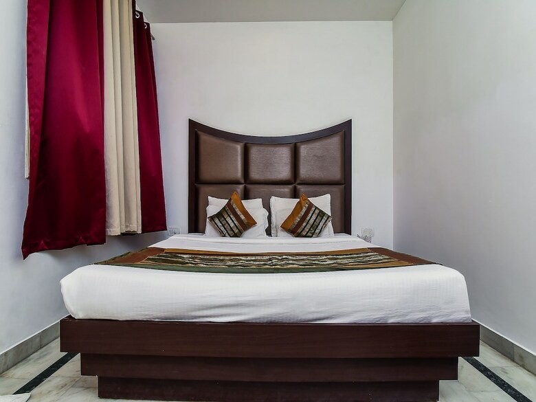 Hotel Oyo 16359 Optimum Sheela Inn
