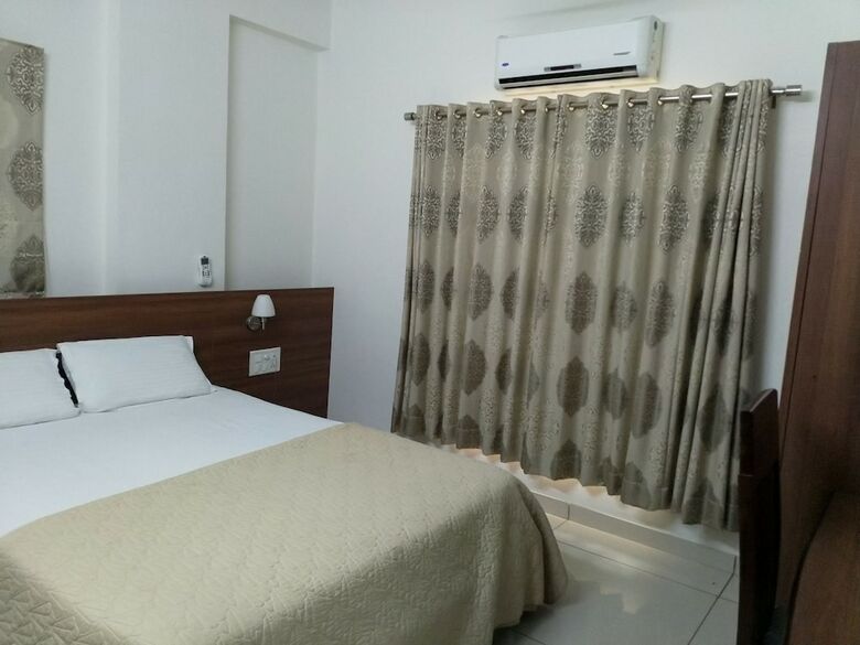 Apartamentos Indra Residency