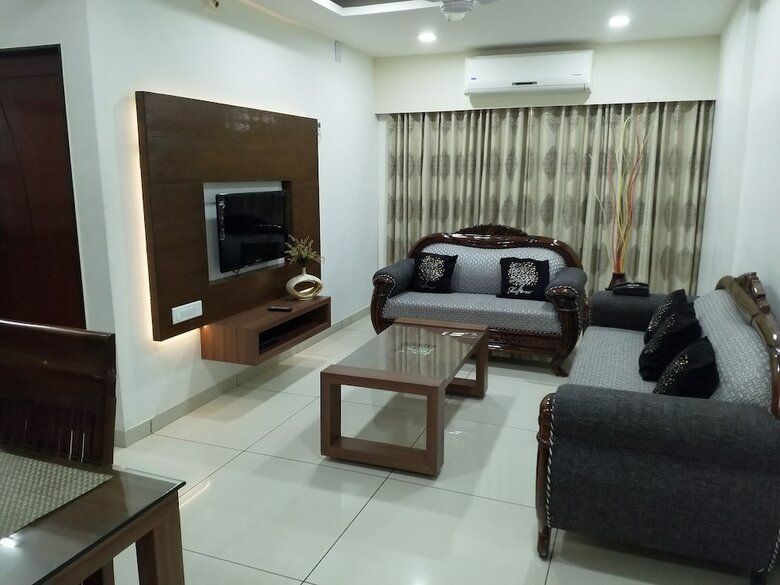 Apartamentos Indra Residency