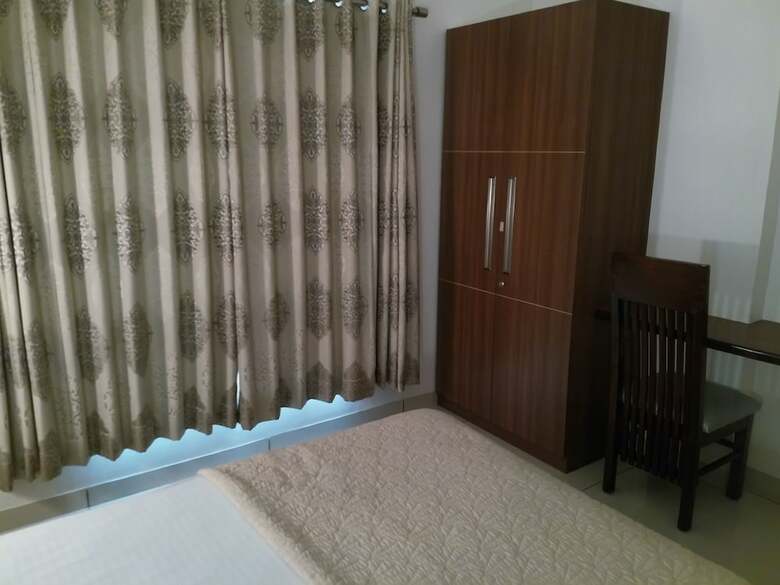 Apartamentos Indra Residency