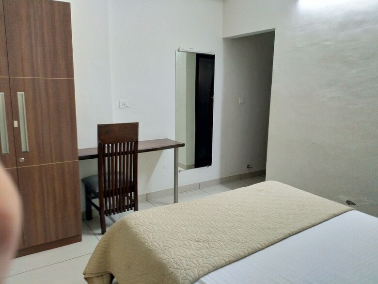 Apartamentos Indra Residency