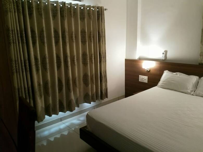 Apartamentos Indra Residency
