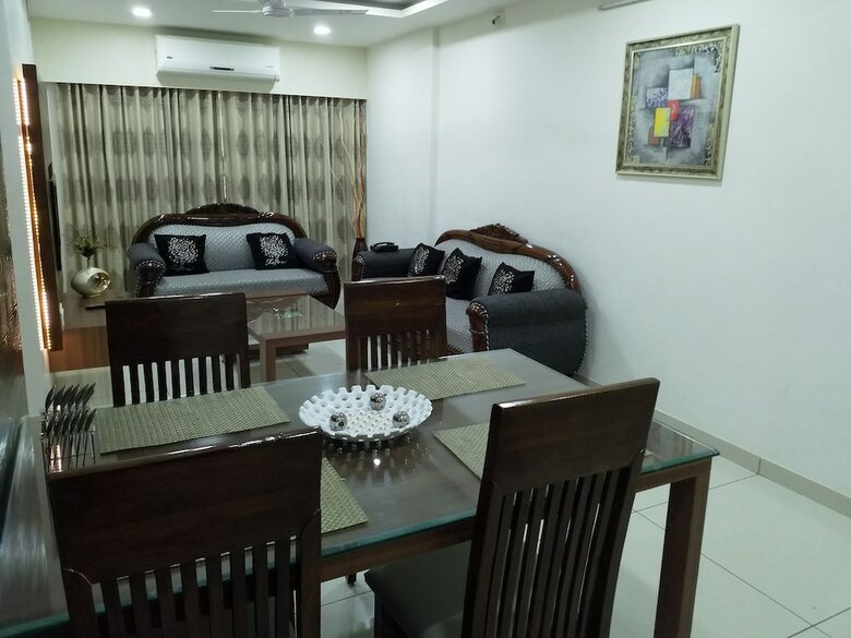 Apartamentos Indra Residency