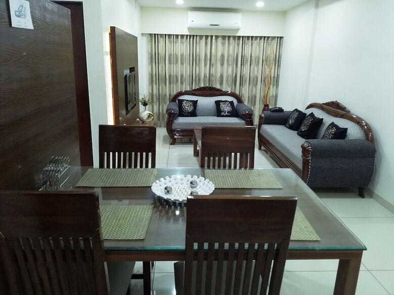 Apartamentos Indra Residency