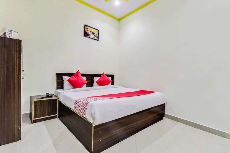 Hotel Oyo 14219 Skyzone Banshi