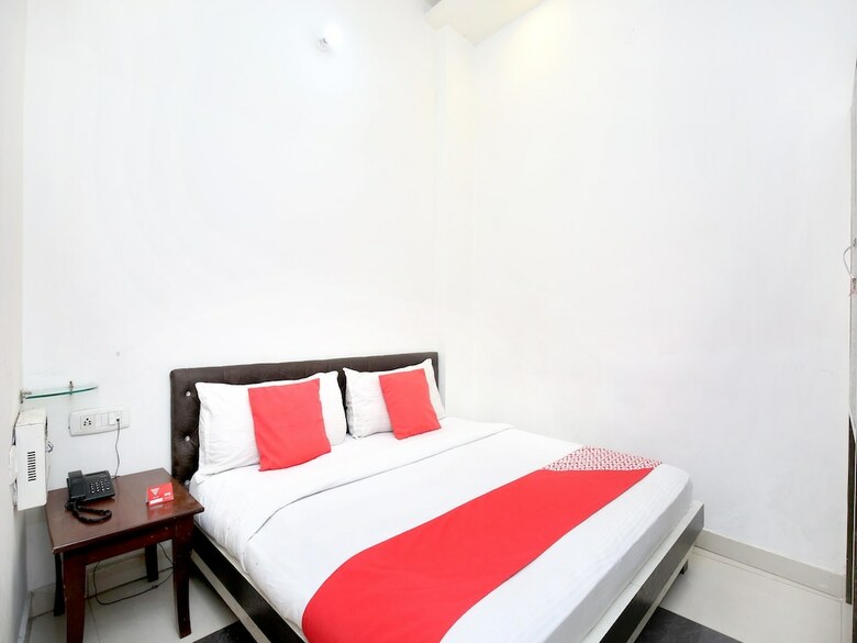 Oyo 14494 Hotel Ramneek