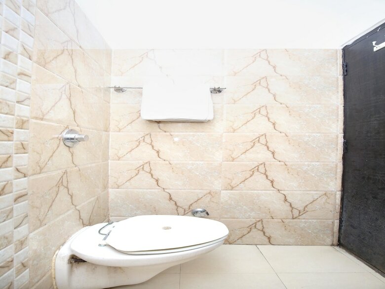 Oyo 14494 Hotel Ramneek