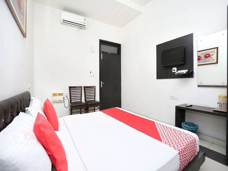 Oyo 14494 Hotel Ramneek