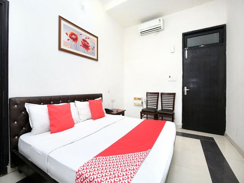 Oyo 14494 Hotel Ramneek