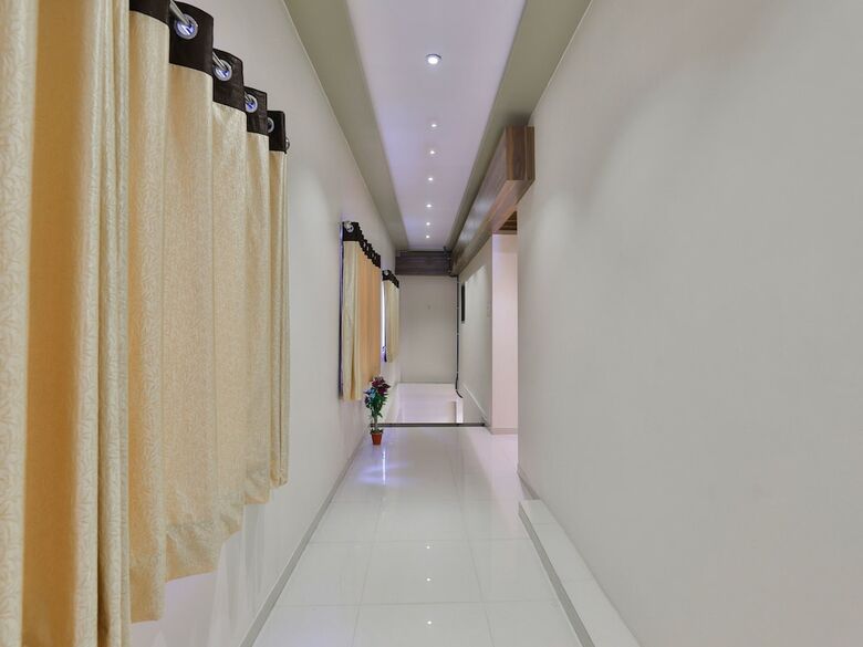 Hotel Oyo 16383 Raj Palace