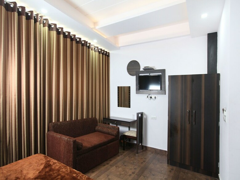 Hotel Oyo 5385 Paschim Vihar
