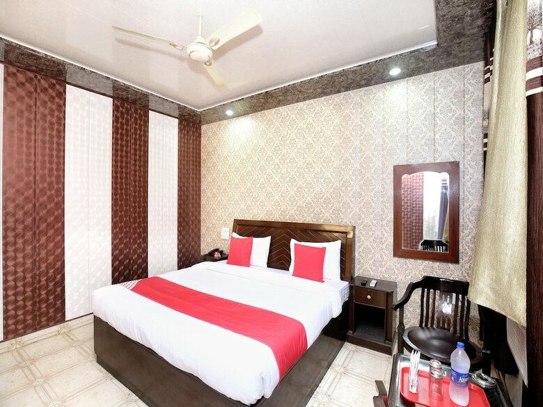Oyo 15772 Hotel Regal Plaza