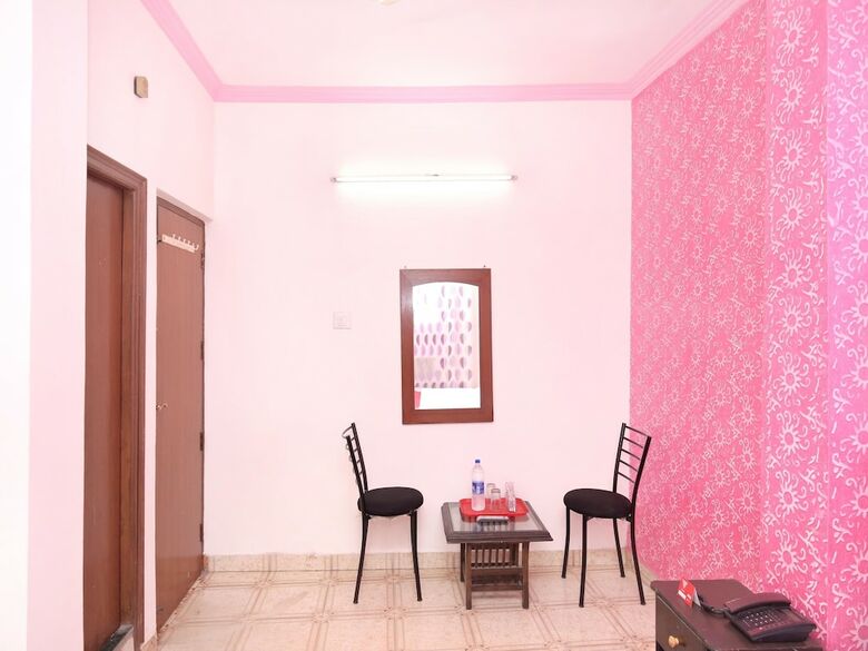 Oyo 15772 Hotel Regal Plaza