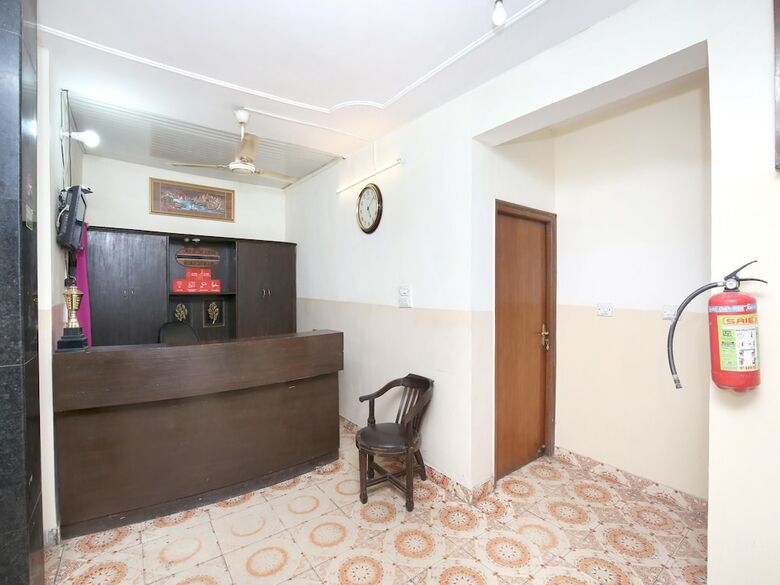 Oyo 15772 Hotel Regal Plaza