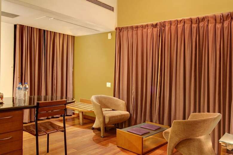 Hotel Capital O 16165 Cartier