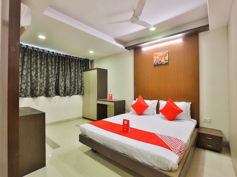 Oyo 14942 Hotel Maple Leaf