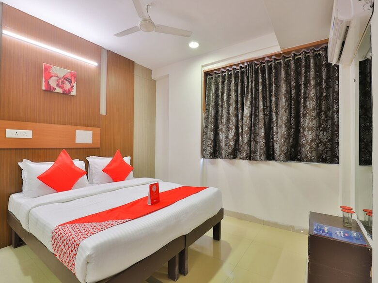 Oyo 14942 Hotel Maple Leaf