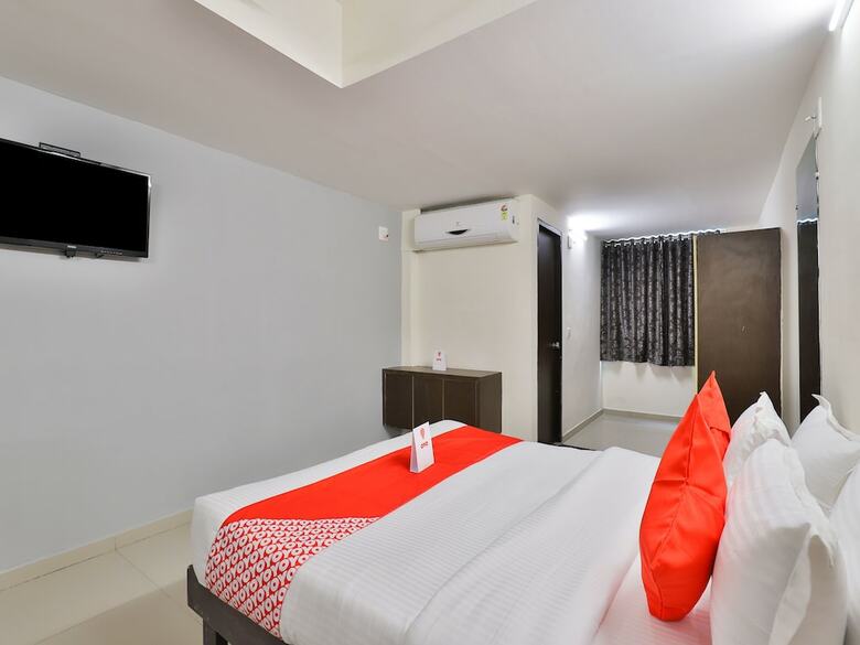 Oyo 14942 Hotel Maple Leaf