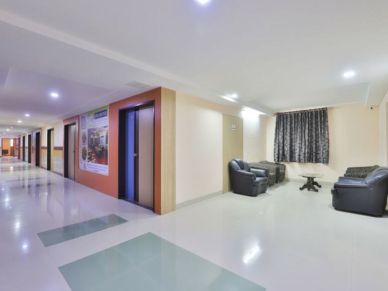 Oyo 14942 Hotel Maple Leaf