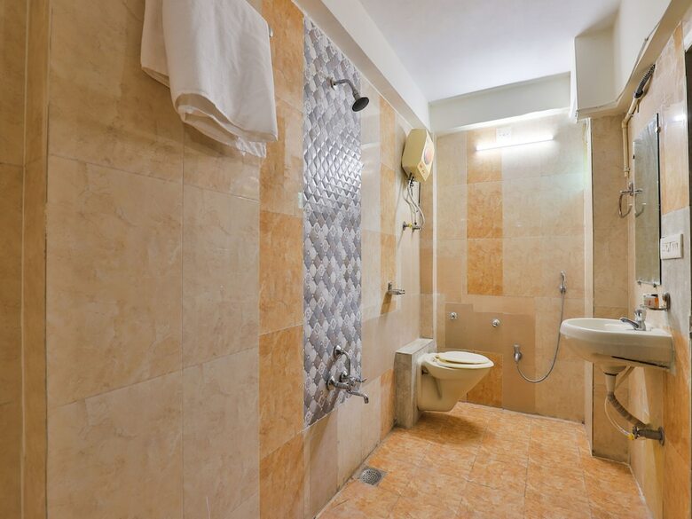 Oyo 14942 Hotel Maple Leaf