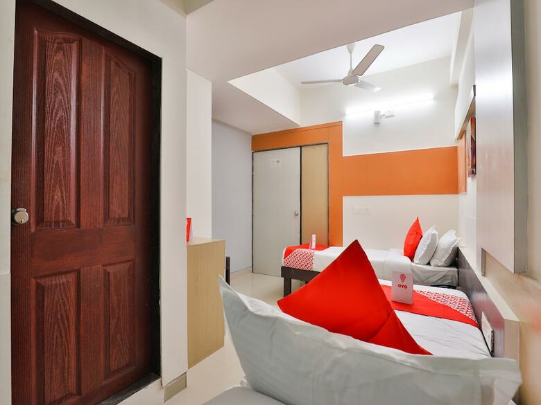Oyo 14942 Hotel Maple Leaf