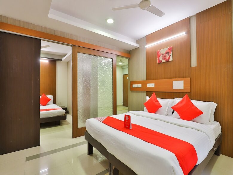 Oyo 14942 Hotel Maple Leaf